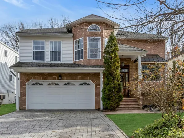 23 Pemberton Dr, Matawan, NJ 07747