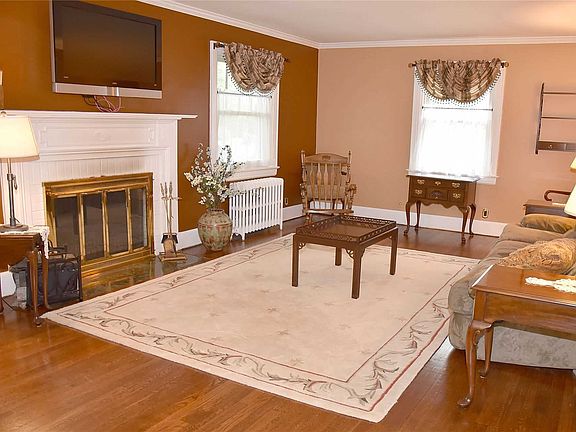 3rd image of 53 Fern St