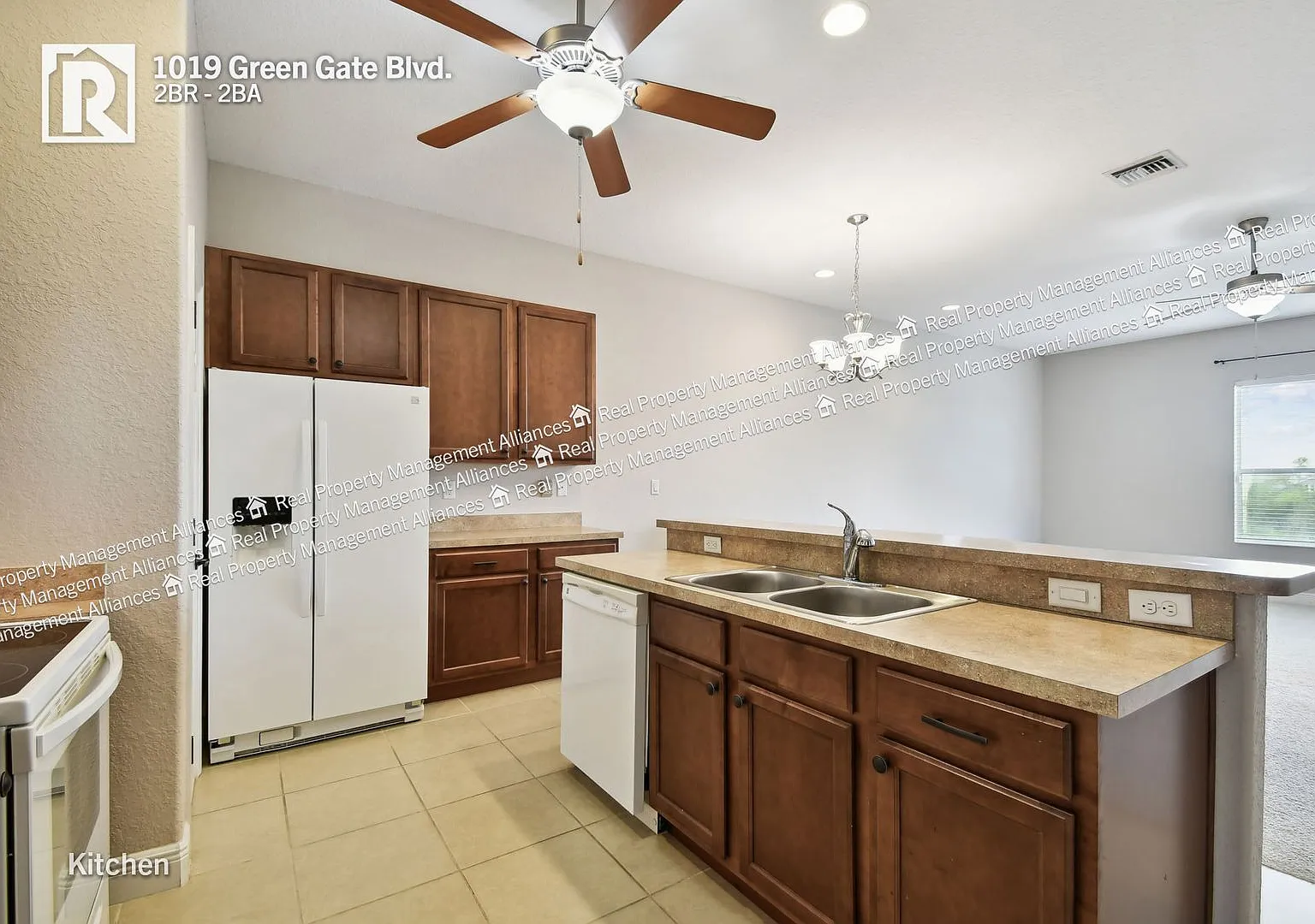 Charming 2 Bedroom, 2 Bath Single Story Townhome with Chain of Lakes Access — Photo 3