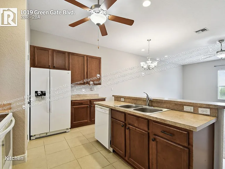 1019 Green Gate Blvd — Photo 3