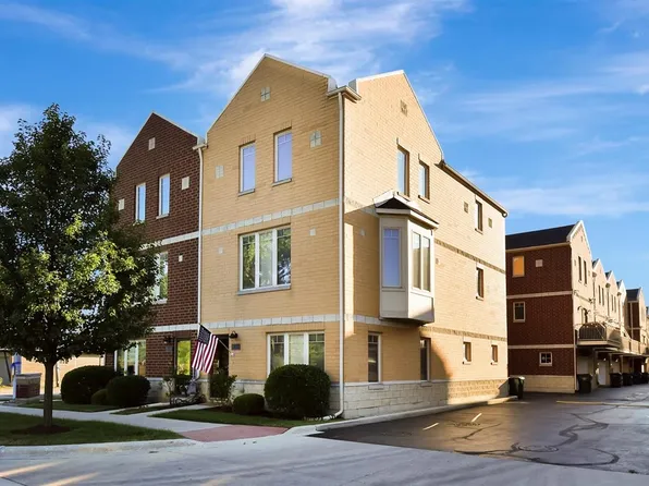 8900 W 31st St #9, Brookfield, IL 60513