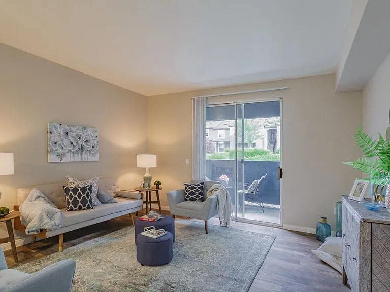 EASTLAND HILLS APARTMENTS — Photo 1