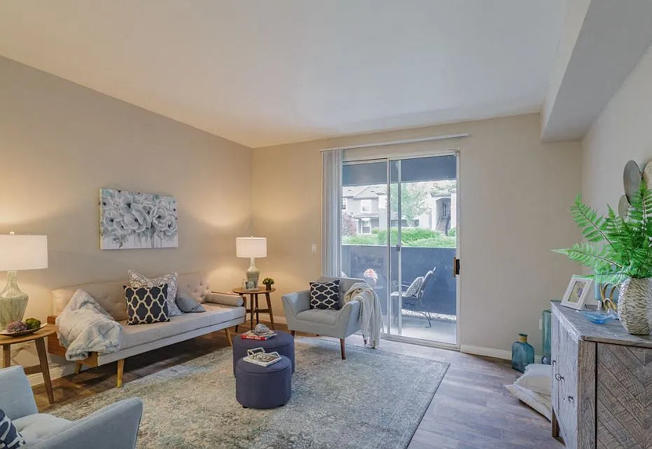 EASTLAND HILLS APARTMENTS