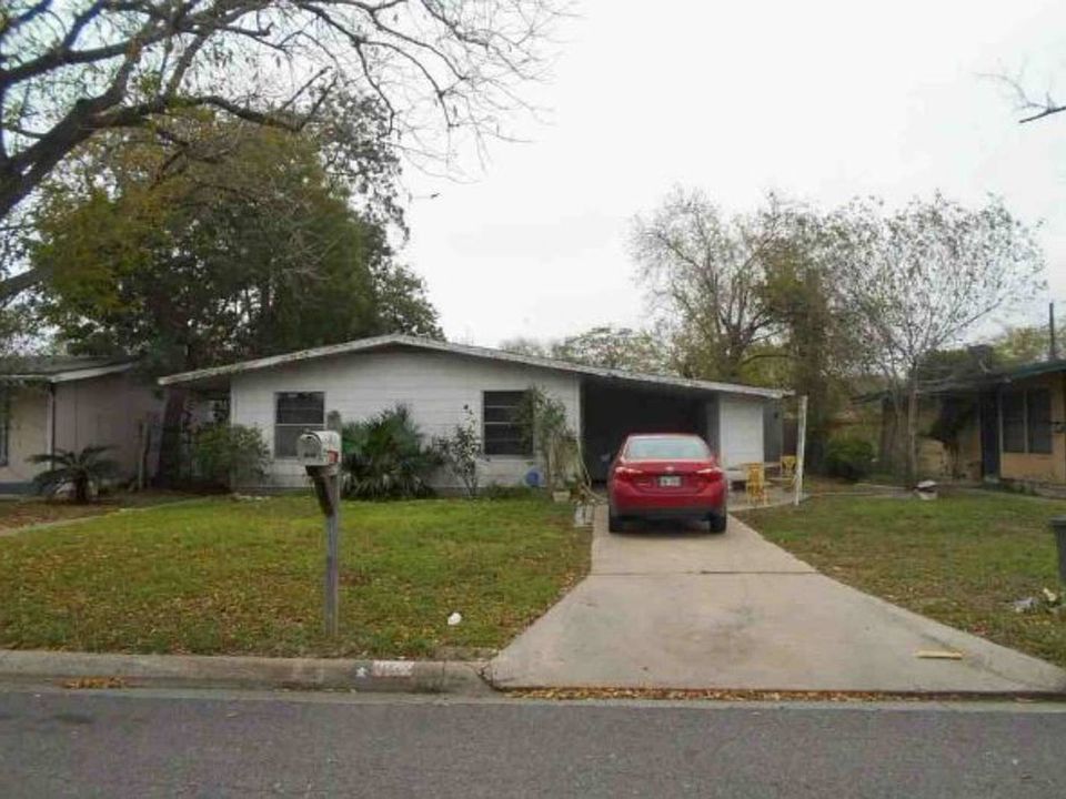 2nd image of 810 E Sul Ross Ave