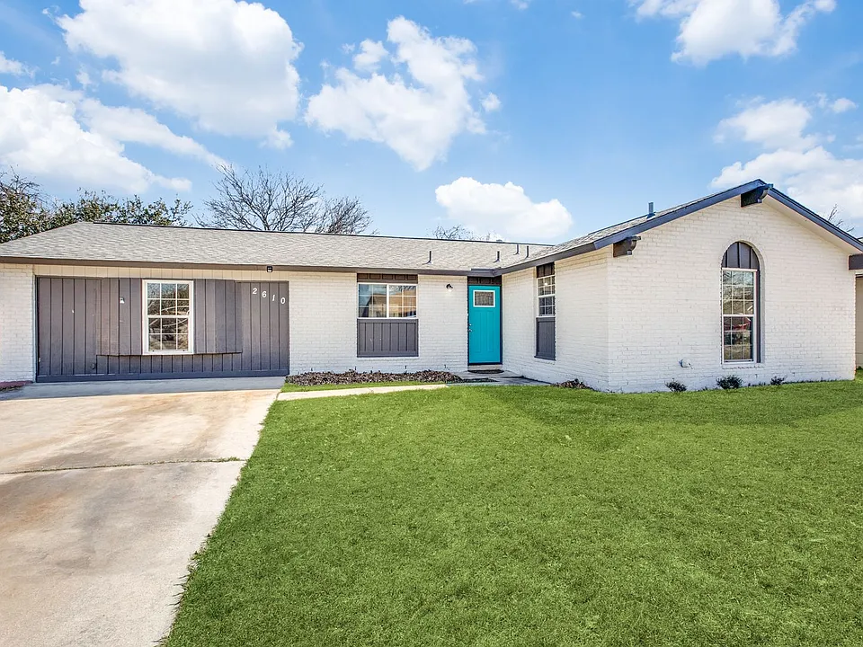 2610 Lakebriar St