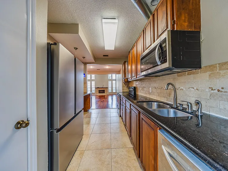 1018 Memorial Village Dr #124 — Photo 12