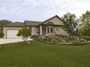 8555 27th St N, Lake Elmo, MN 55042