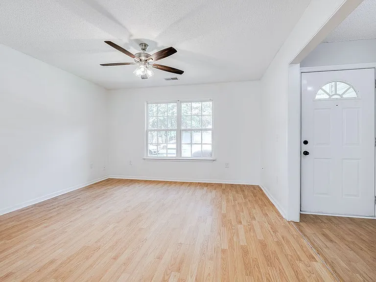 446 Shadowbrook Cir — Photo 6