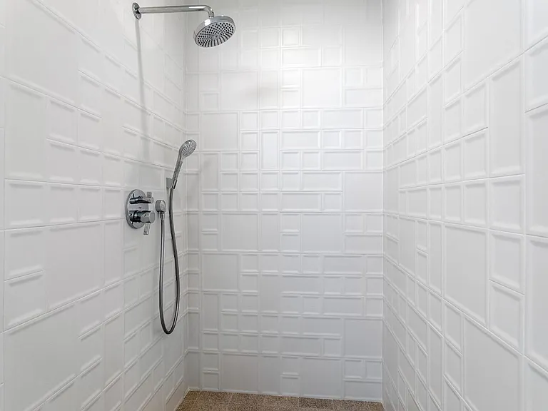 1827 Midvale Ave — Photo 24