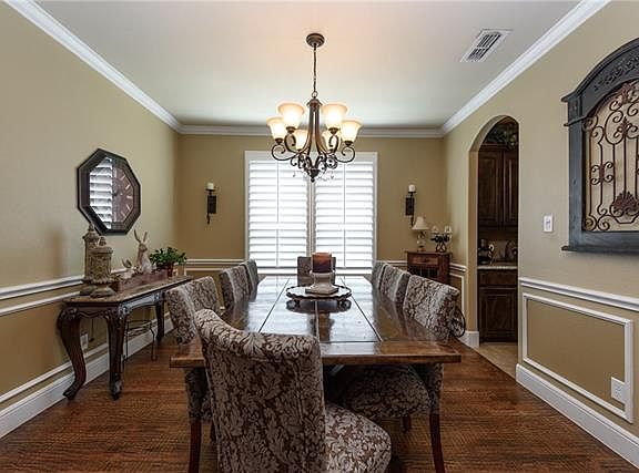 2nd image of 1809 Marseilles Ln