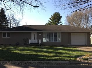 1112 Pinehill Dr, Albert Lea, MN 56007