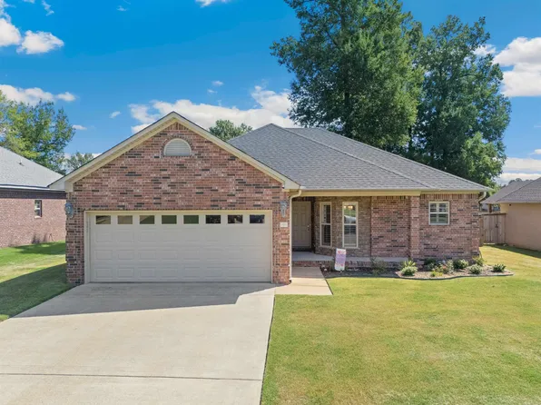 1490 Norbert Cir, Conway, AR 72034
