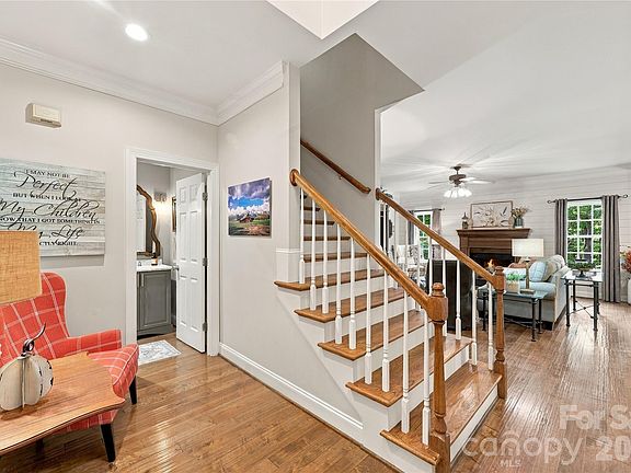 5th image of 232 Pebble Stone Ln