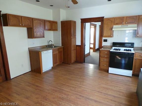 3rd image of 3998 E 55th St