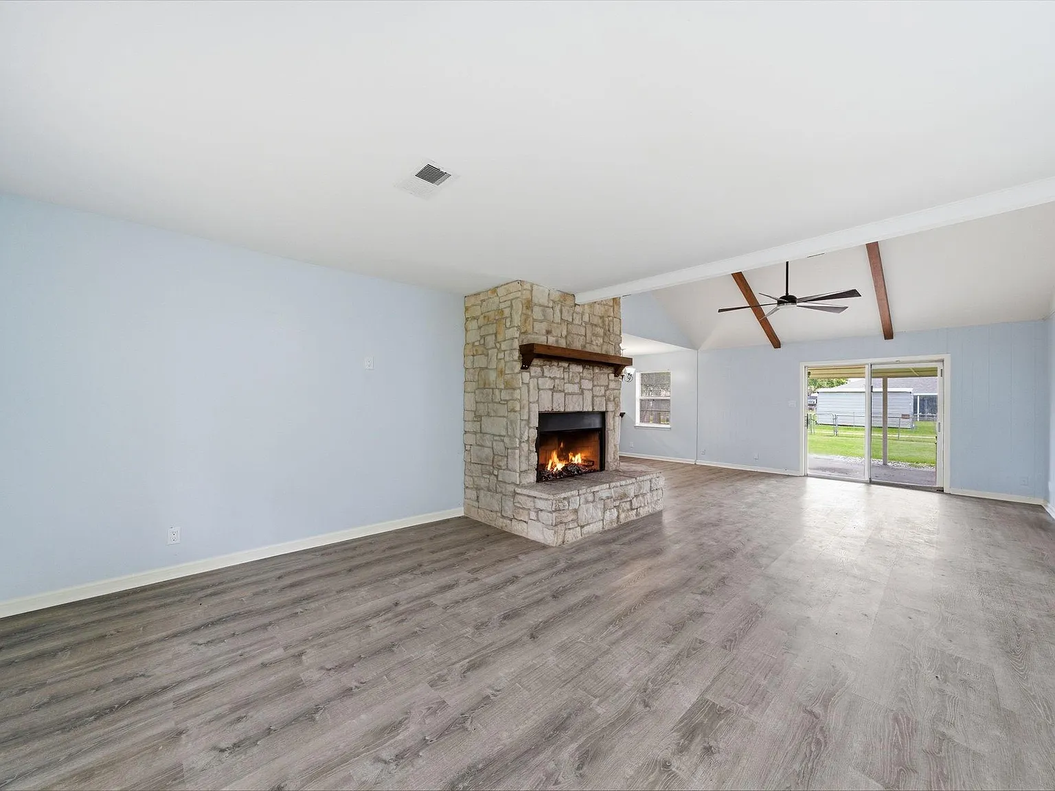 3 bed, 2.0 bath, 1534 sqft, $2,100 — Photo 4