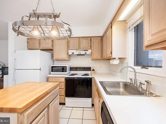 3rd image of 10431 Brighton Rd