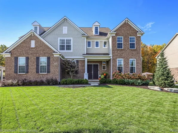 928 Longspur Blvd, Lake Orion, MI 48360