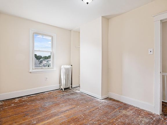 5th image of 1023 Clifton Ave