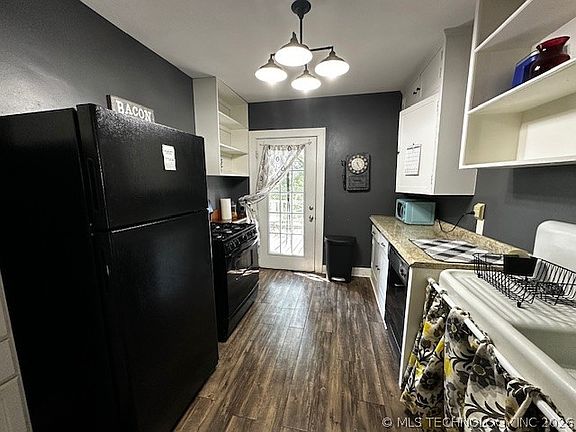 4th image of 211 W Kings Rd