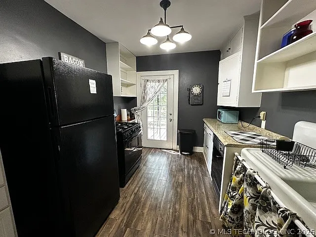 211 W Kings Rd — Photo 4