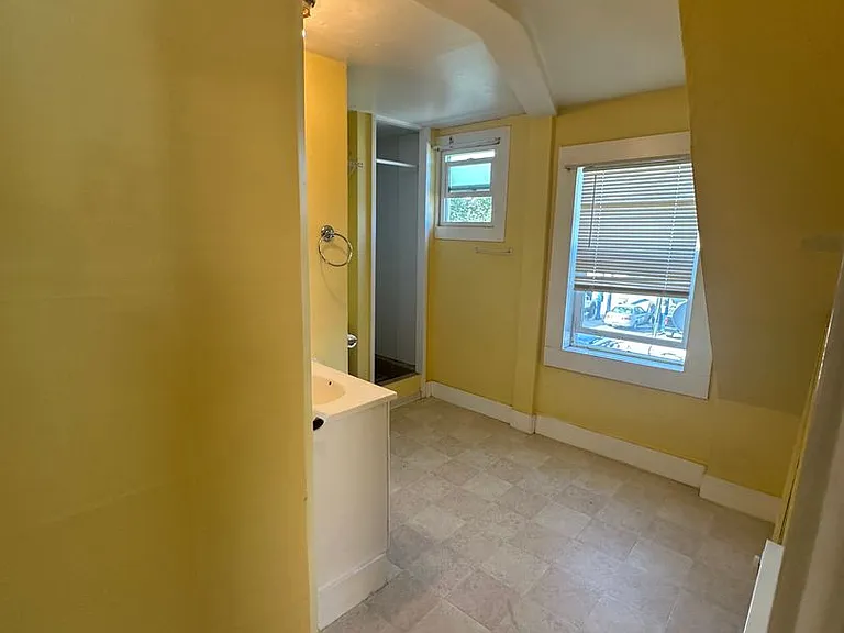 1207 W Washington St — Photo 106