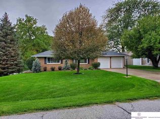 8605 Brentwood Rd, Omaha, NE 68114