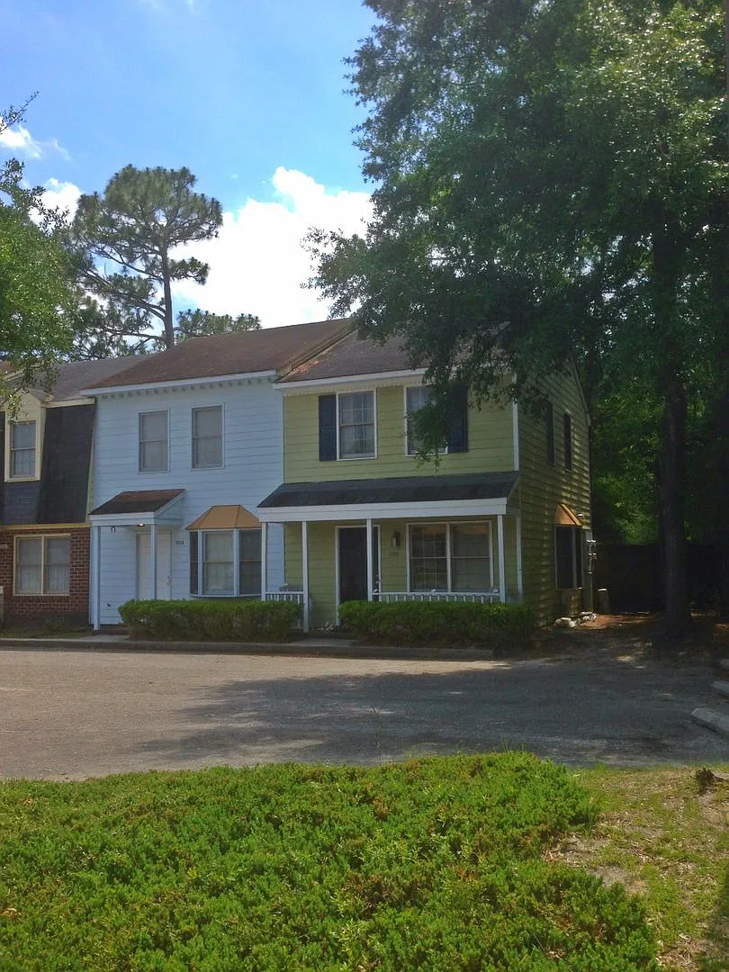 2 Bed 2 Bath Townhouse — Photo 1