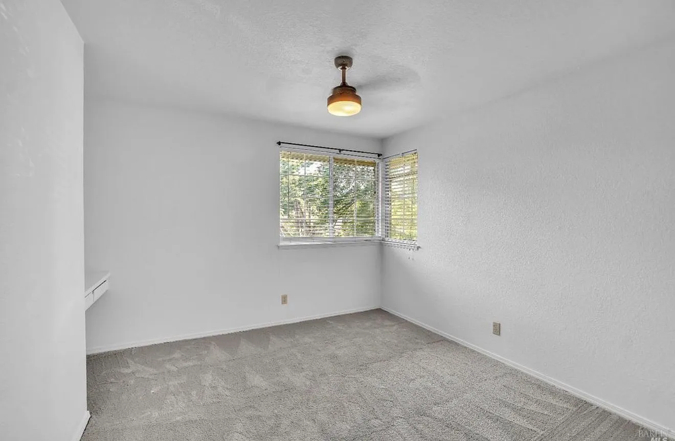 4 bed, 1972 sqft, $4,000 — Photo 4