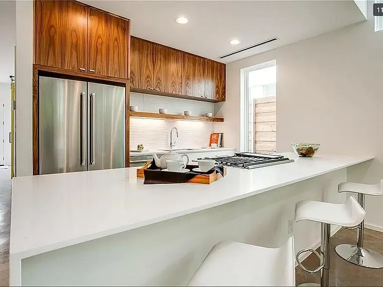 2308 N Prairie Ave — Photo 11