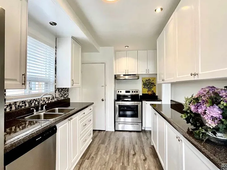 37 Bayard Ave #MAIN FLOOR — Photo 6