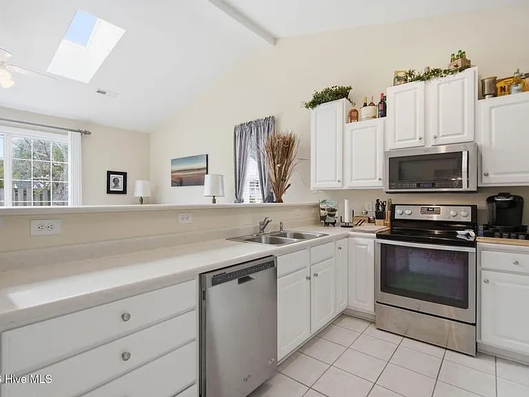 5006 Carleton Dr #113 — Photo 11