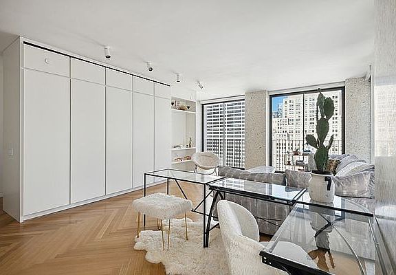 3rd image of 16 W 40th St #23B