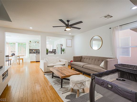 3rd image of 19 Fundy Ave