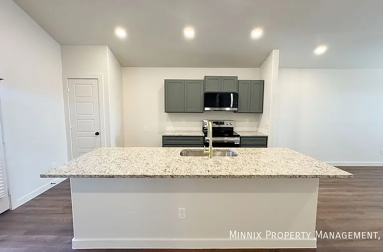2127 Langford Ave — Photo 6