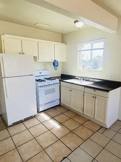 Building Photo - 240 W Sahuaro St #18
