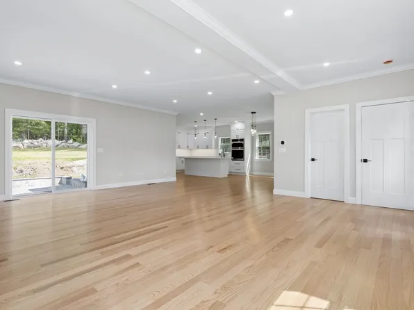 53 Louis St, Holliston, MA 01746