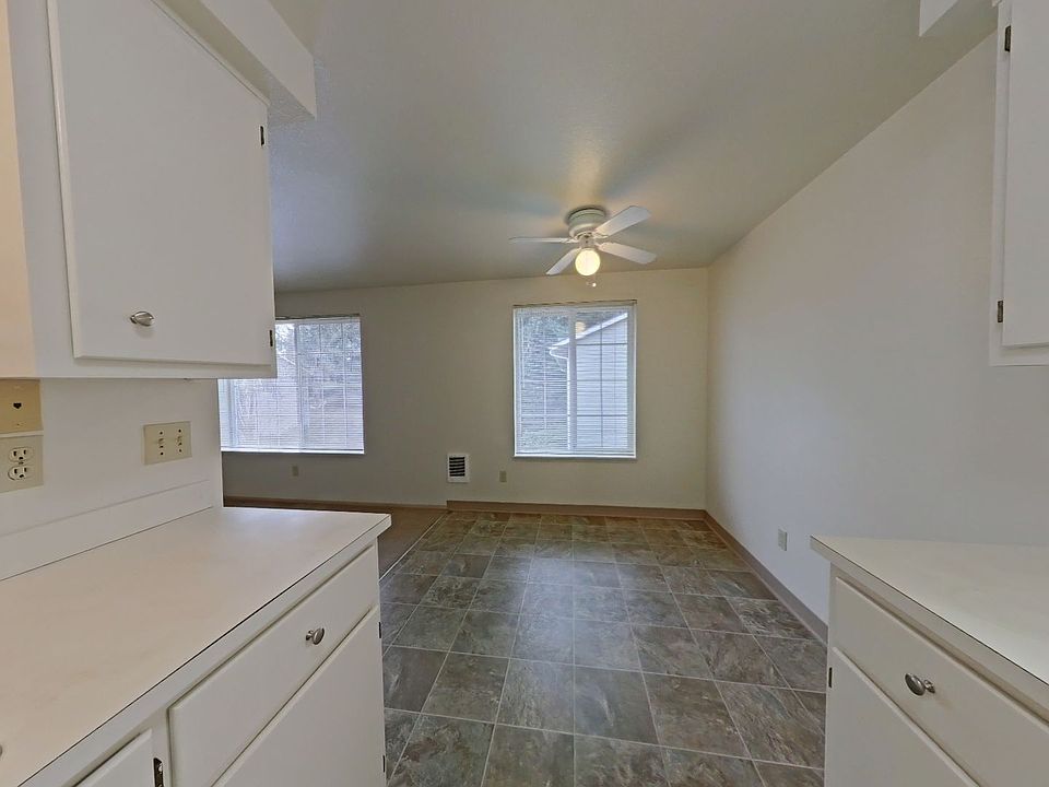 1st image of 345 SE Lilly Ave #C