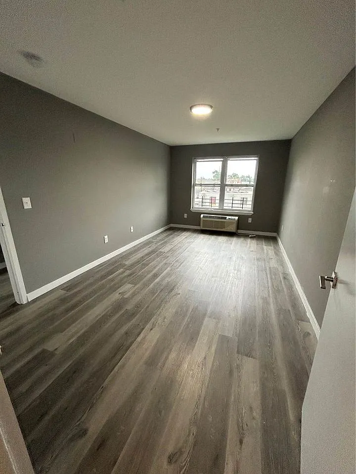 2 bed, $1,963 — Photo 4