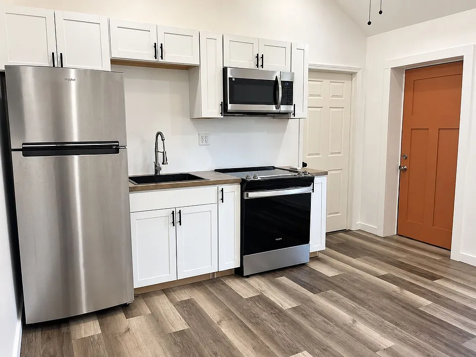 5640 Highway 41 #1