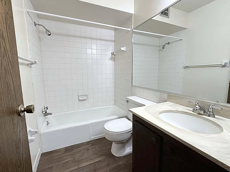 Southgate Apartments — Photo 47