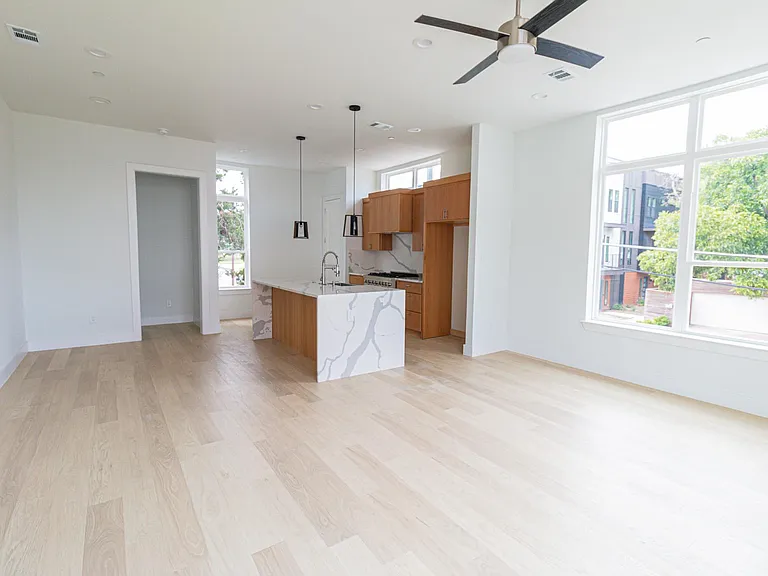 4210 Roseland Ave #101 — Photo 17