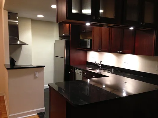 Rented by Manhattan Residential Group | media 25