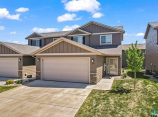 2541 E Meadowside Pl, Sioux Falls, SD 57108