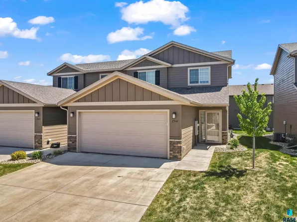 2541 E Meadowside Pl, Sioux Falls, SD 57108