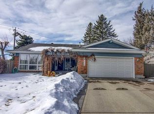 219 NE Lake Wood Pl SE, Calgary, AB T2J 4T8