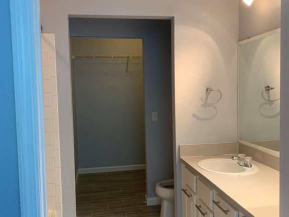 3rd image of 13703 Richmond Park Dr N APT 2004
