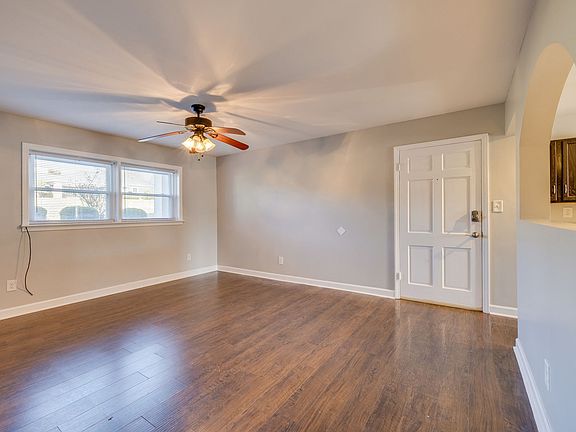 5th image of 902 E 8th Ave APT 4