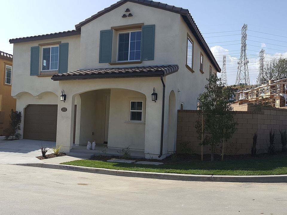 1st image of 202 Encanto Ln