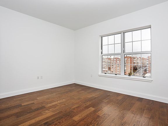 3rd image of 10 Byron Pl Unit 616