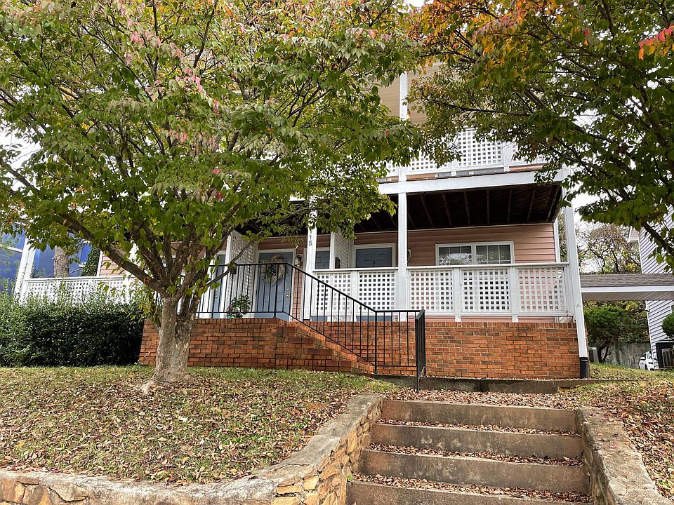 Front view of Building that has 4 units